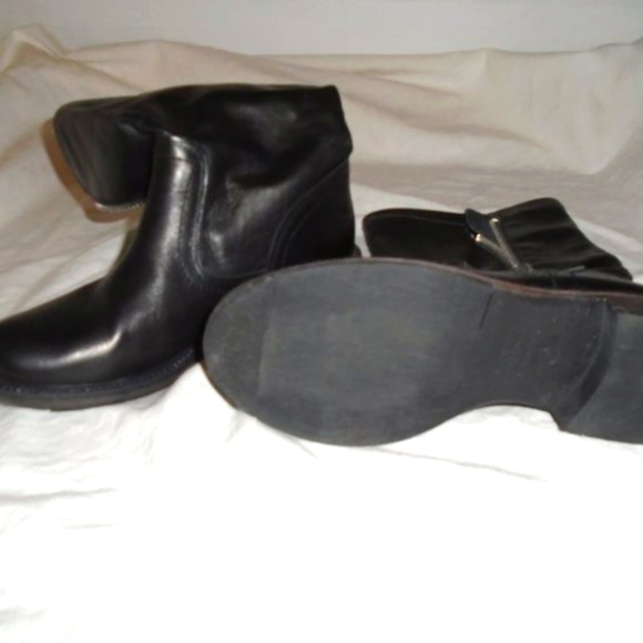 2/$40 Loft flat black zippered boot (6.5 - 7 US) - Picture 3 of 3